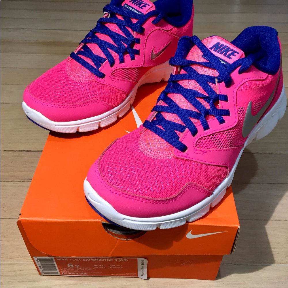 🚫Sold🚫Nike sneakers size 5Y🌸🌸🌺